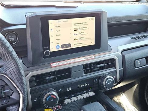Certified 2025 Toyota Tacoma SR5 AWD/4WD image 19