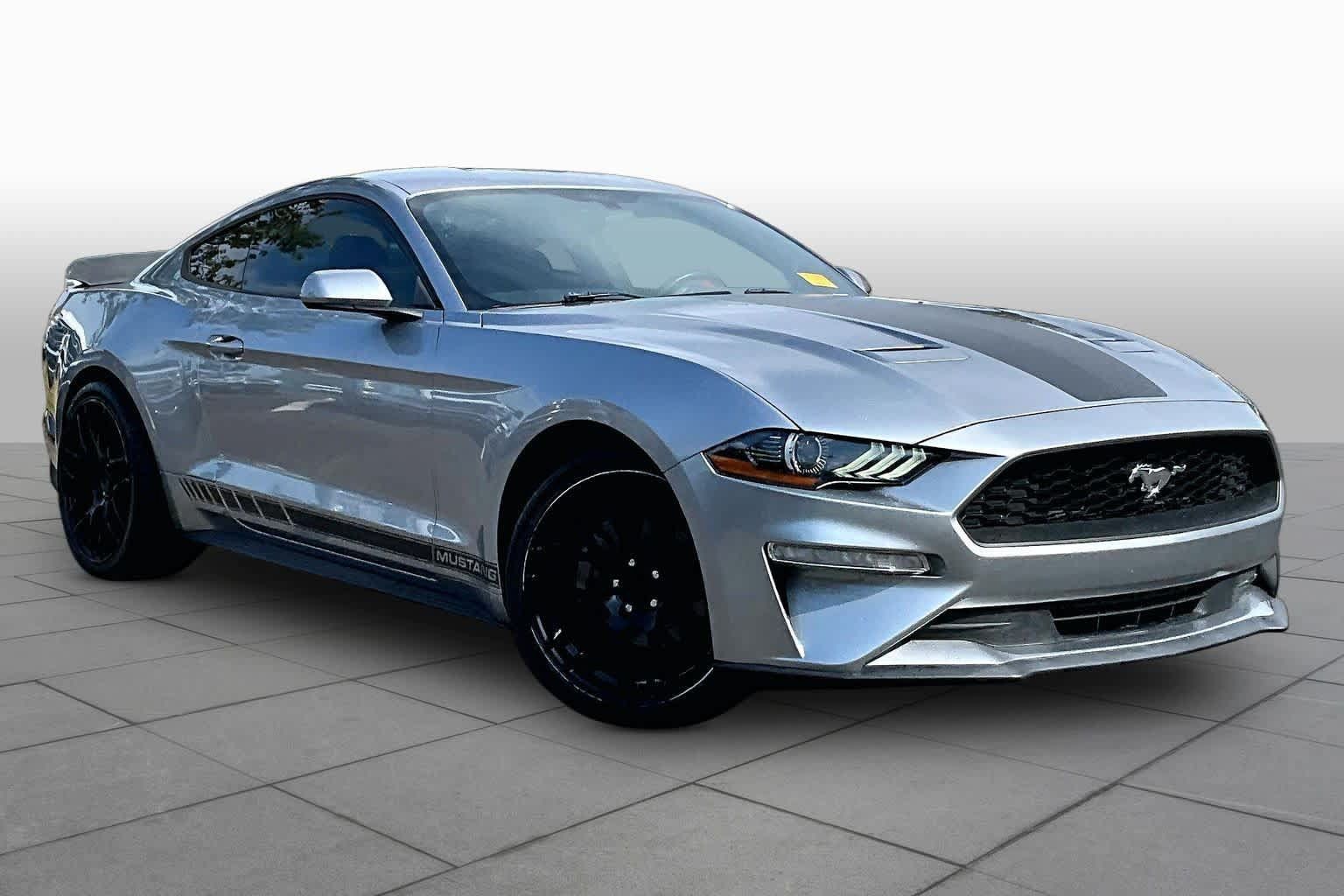 Used 2020 Ford Mustang Coupe RWD image 4