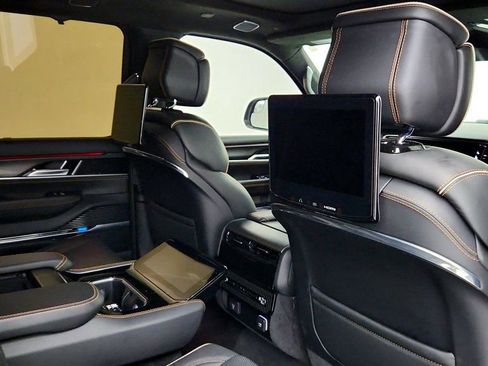 Used 2024 Jeep Grand Wagoneer Series III w/ Rear Seat Video Group 1 AWD/4WD image 27