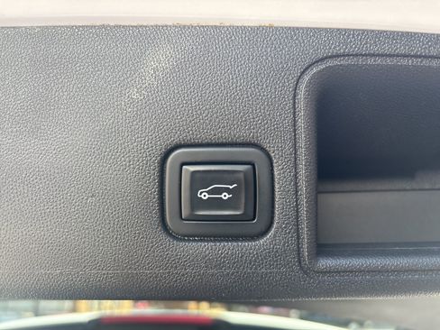 Used 2021 GMC Terrain SLT AWD/4WD image 16