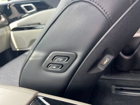 Certified 2023 Kia Carnival SX FWD image 17