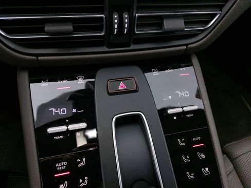 Used 2025 Porsche Macan image 23