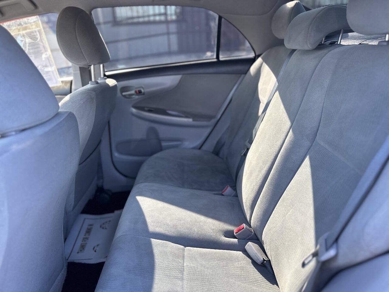 Used 2013 Toyota Corolla LE FWD image 16