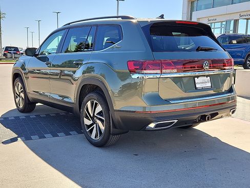 New 2026 Volkswagen Atlas SE image 2