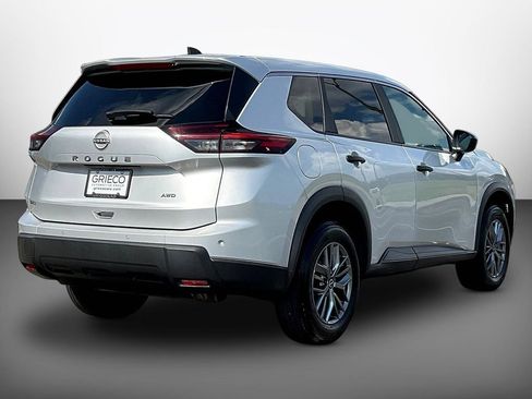 Used 2024 Nissan Rogue S AWD/4WD image 7