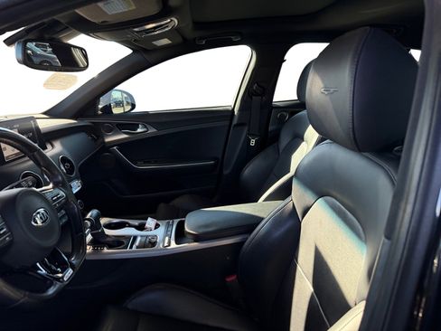 Used 2020 Kia Stinger GT1 image 10