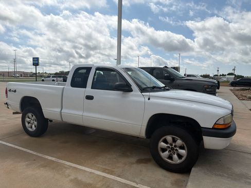 Used 2004 Dodge Dakota Sport w/ Deluxe Convenience Group AWD/4WD image 3