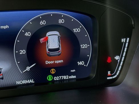 Used 2025 Honda Pilot Black Edition image 13