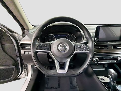 Used 2024 Nissan Altima 2.5 SV FWD image 13