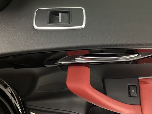 Used 2018 Jaguar F-PACE S image 39