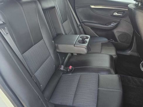 Used 2014 Chevrolet Impala LT w/ Convenience Package FWD image 17