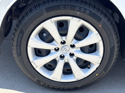 Used 2025 Toyota Corolla LE FWD image 7