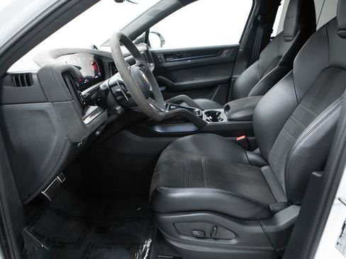 Certified 2025 Porsche Cayenne Turbo GT image 23