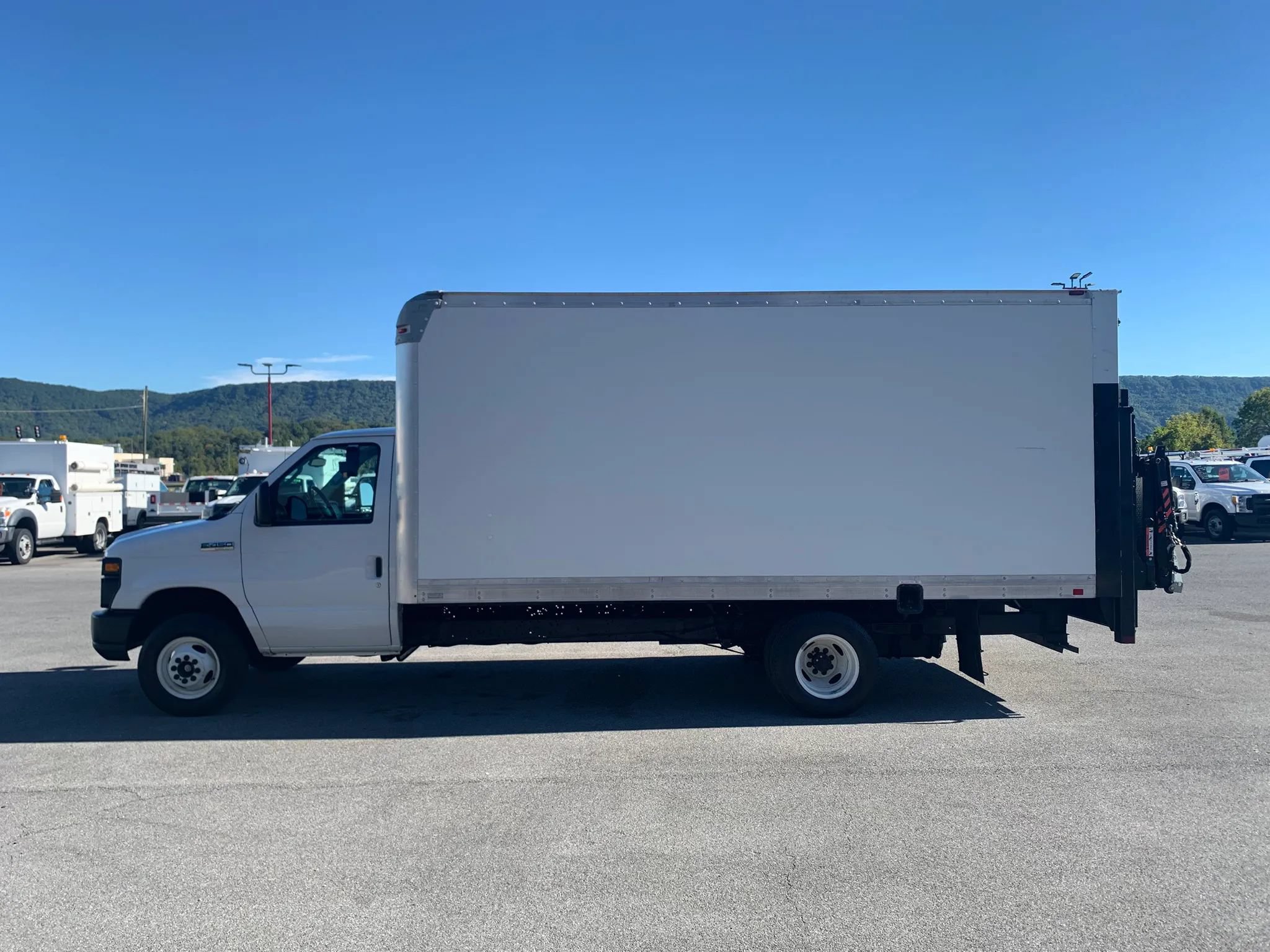 Used 2017 Ford E-450 and Econoline 450 Super Duty w/ Power Windows & Locks Group RWD image 5