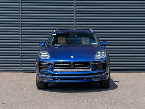 Certified 2024 Porsche Macan AWD/4WD image 11