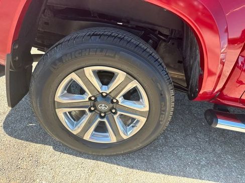 Used 2019 Toyota Tacoma Limited AWD/4WD image 12