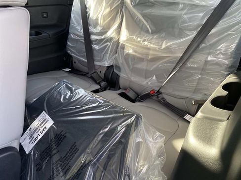 New 2025 Honda Pilot EX-L image 8