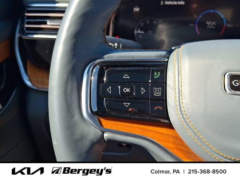 Used 2023 Jeep Grand Wagoneer Series III w/ Rear Seat Video Group 1 AWD/4WD image 27