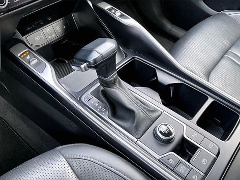 Used 2024 Kia Sorento S image 32