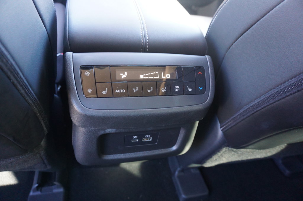 Used 2024 Nissan Pathfinder SL w/ SL Premium Package FWD image 16