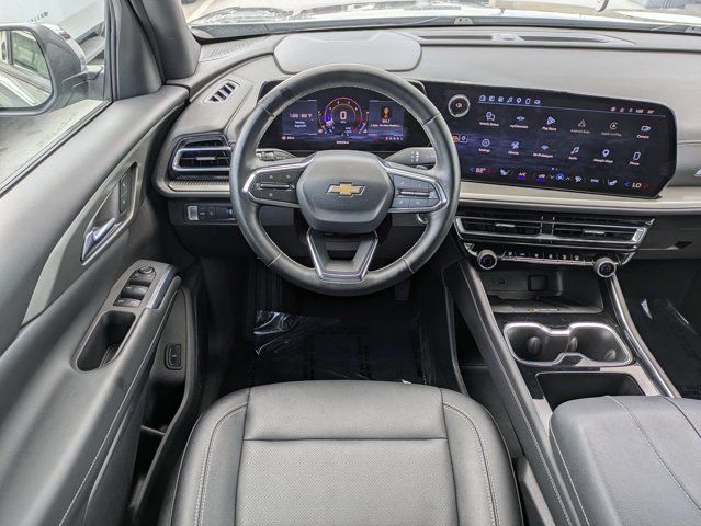 Used 2025 Chevrolet Traverse LT FWD image 18