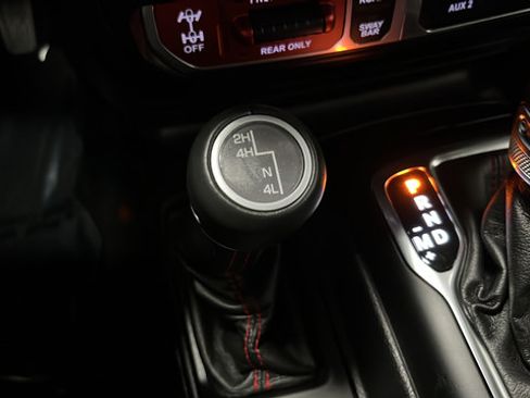 Used 2021 Jeep Wrangler Unlimited Rubicon AWD/4WD image 39