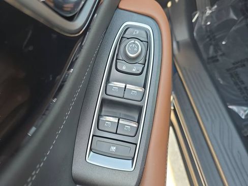 Used 2025 Subaru Outback Touring AWD/4WD image 13
