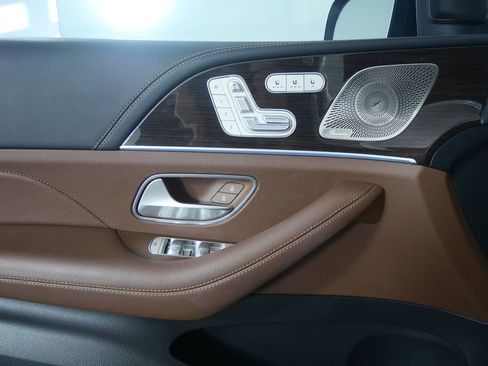 Used 2025 Mercedes-Benz GLS 450 4MATIC image 8