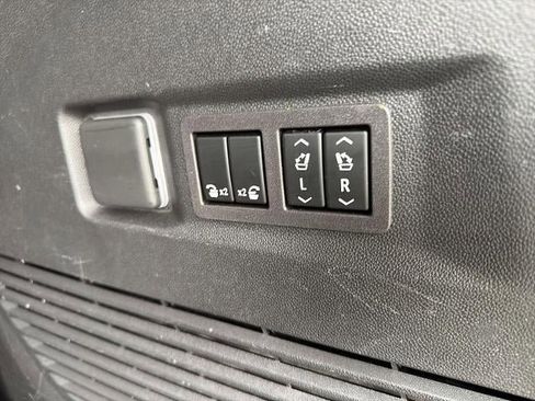 Used 2024 GMC Yukon AT4 w/ AT4 Premium Package AWD/4WD image 13