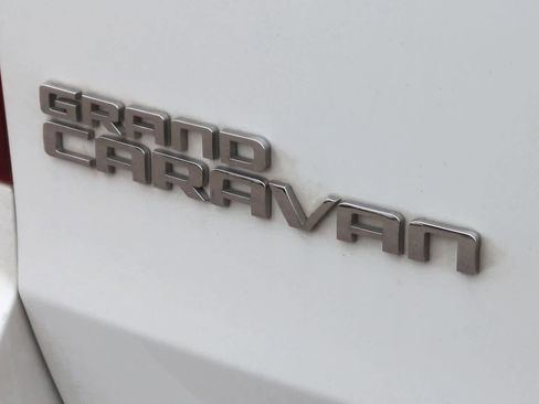 Used 2016 Dodge Grand Caravan SE w/ Quick Order Package 29E SE image 12