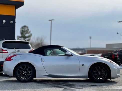 Used 2017 Nissan 370Z Roadster image 4