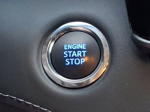 Used 2022 Toyota Highlander LE image 24