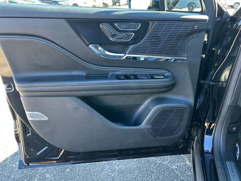 Used 2022 Lincoln Corsair AWD w/ Premium Package image 12