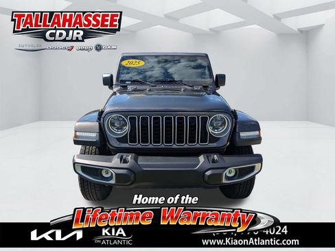 Used 2025 Jeep Wrangler Unlimited Sahara AWD/4WD image 8