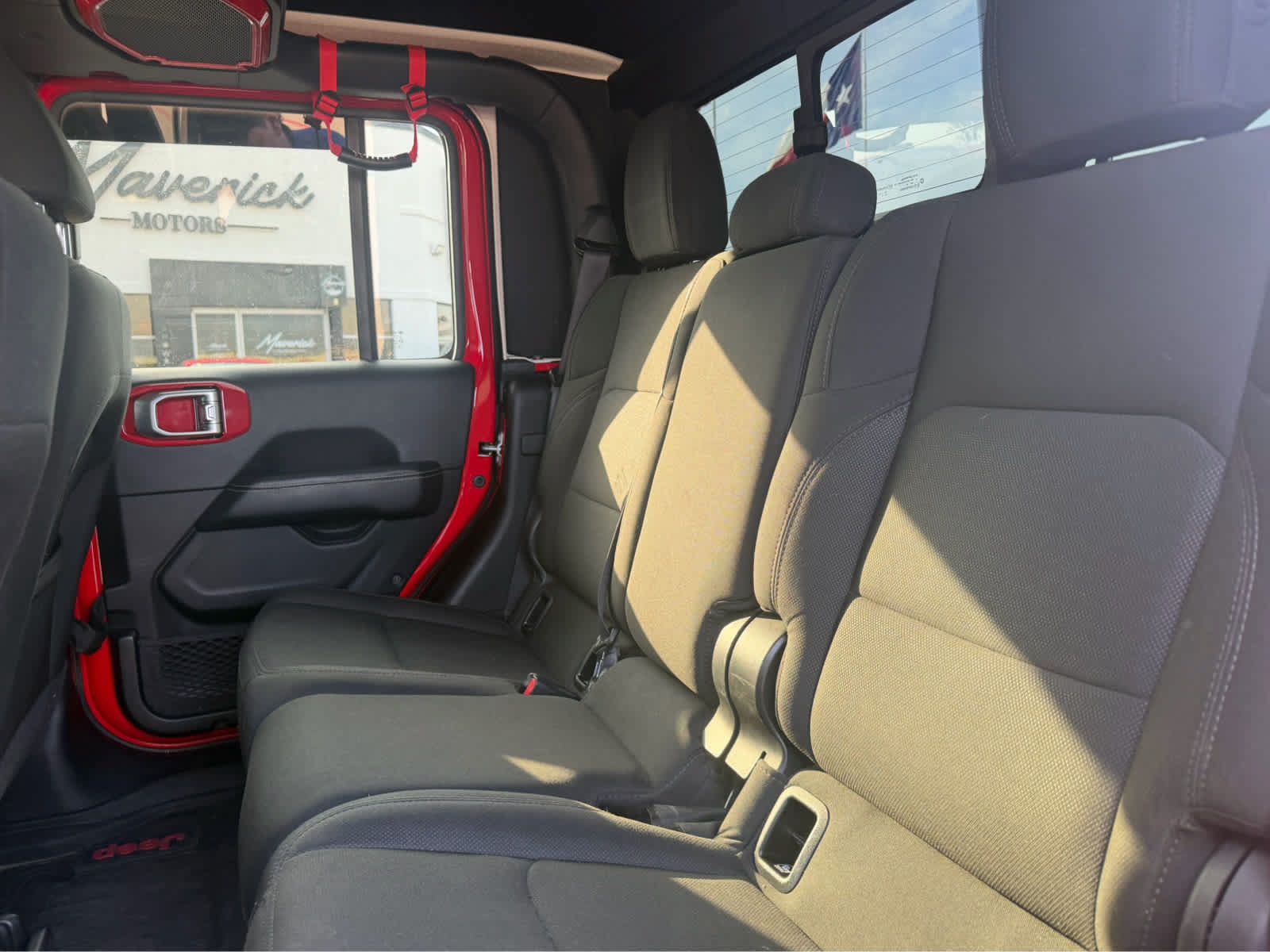 Used 2020 Jeep Gladiator Overland w/ LED Lighting Group AWD/4WD image 6