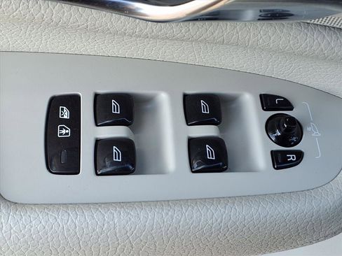 Used 2021 Volvo XC90 T6 Momentum w/ Advanced Package image 17