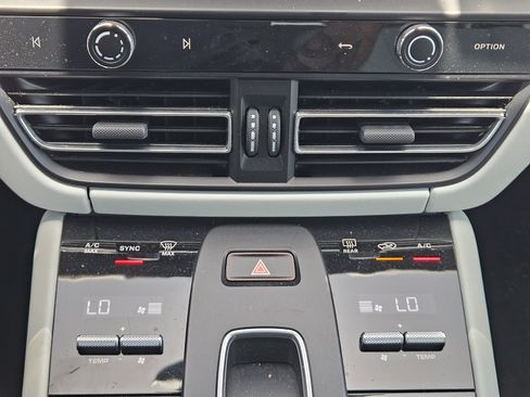 Certified 2023 Porsche Macan S AWD/4WD image 19