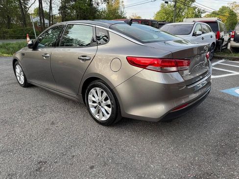 Used 2017 Kia Optima EX w/ Premium Package image 4