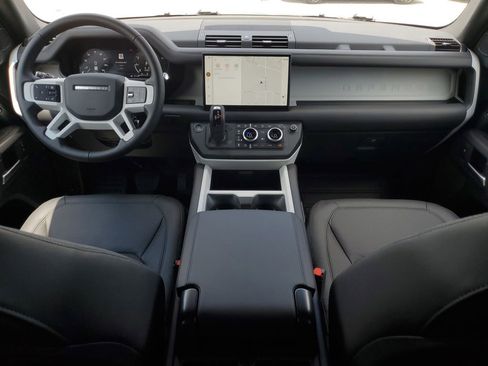 Used 2025 Land Rover Defender 130 X-Dynamic SE image 30