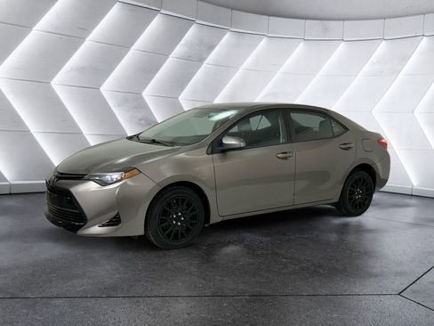Used 2017 Toyota Corolla LE image 3