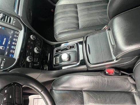 Used 2018 Chrysler 300 S w/ 300S Premium Group RWD image 15