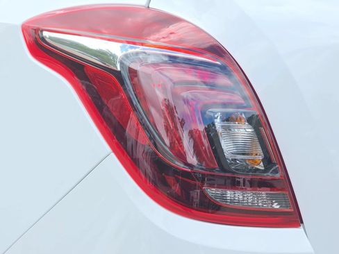 Certified 2022 Buick Encore Preferred w/ Safety Package FWD image 34