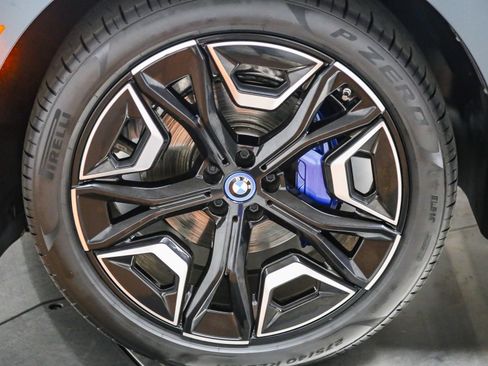 Used 2024 BMW iX xDrive50 w/ Premium Package AWD/4WD image 10