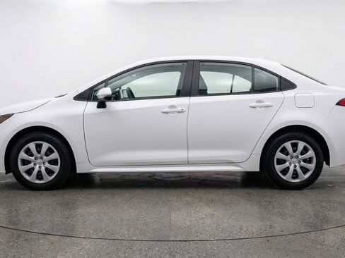 Used 2025 Toyota Corolla LE FWD image 5