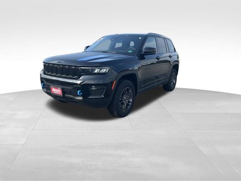 New 2024 Jeep Grand Cherokee Trailhawk w/ Luxury Tech Group III image 2