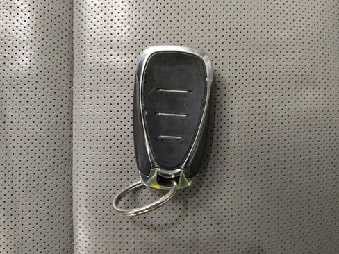 Used 2018 Chevrolet Traverse Premier w/ Driver Confidence II Package FWD image 32