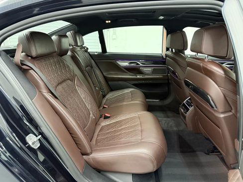 Used 2022 BMW 750i xDrive w/ Luxury Rear Seating Package image 38