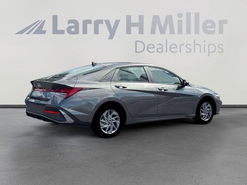 New 2026 Hyundai Elantra Blue image 8