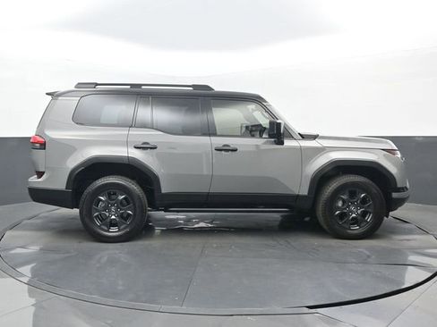Used 2024 Lexus GX 550 AWD/4WD image 2