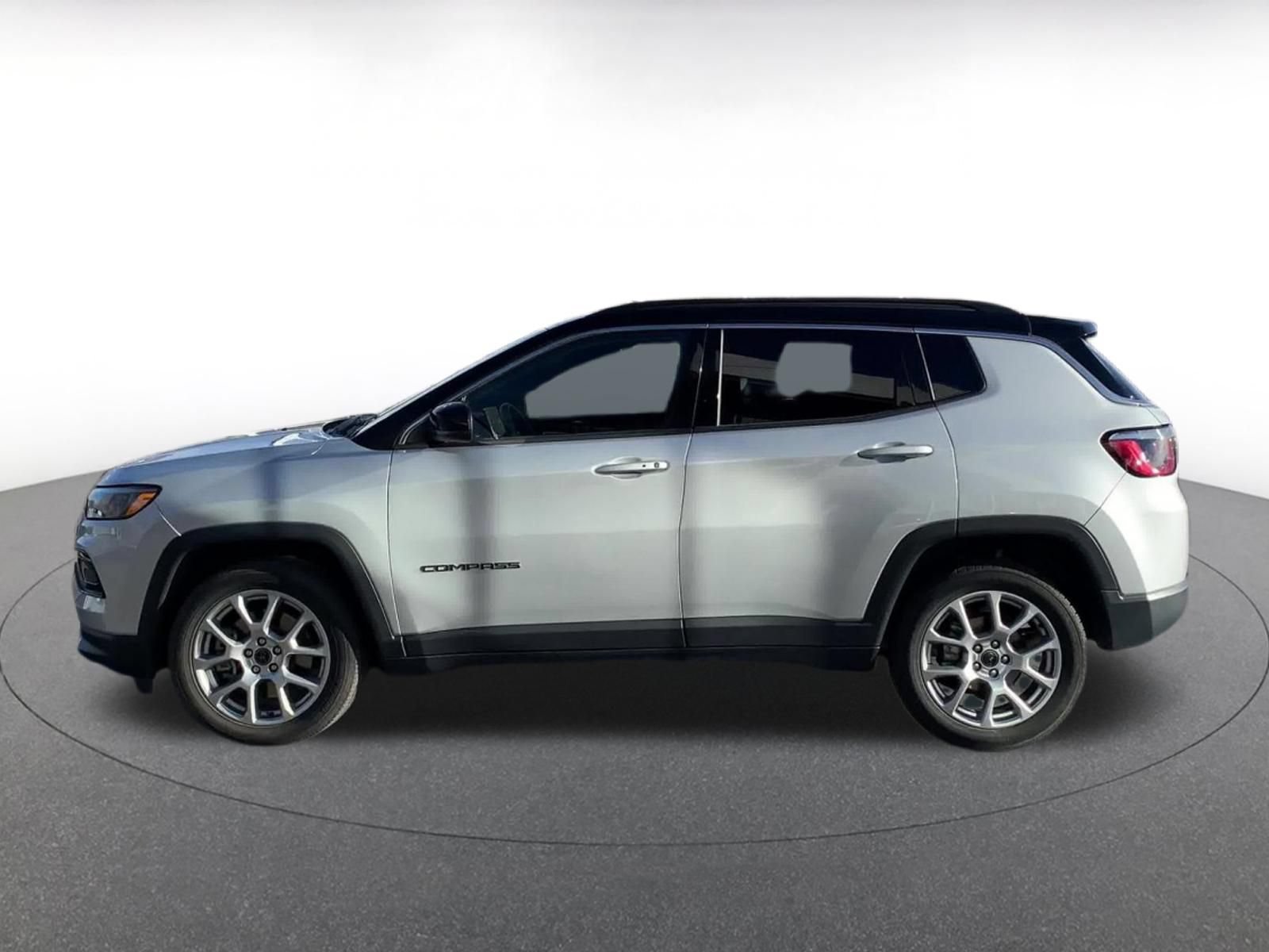 Used 2025 Jeep Compass Limited AWD/4WD image 8